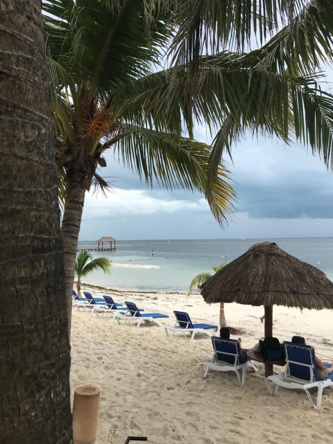 Front Beach Private Room With Shared Bathroom Канкун Екстериор снимка