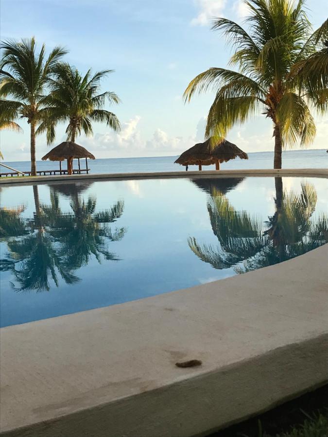 Front Beach Private Room With Shared Bathroom Канкун Екстериор снимка