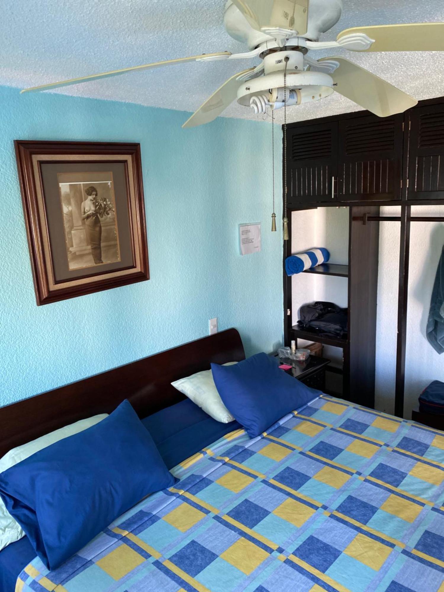 Front Beach Private Room With Shared Bathroom Канкун Екстериор снимка