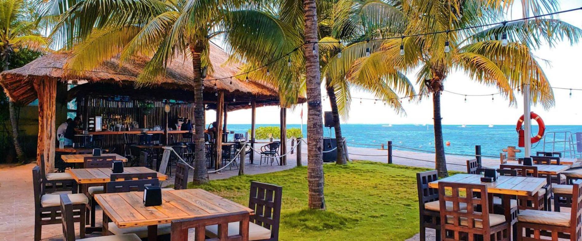 Front Beach Private Room With Shared Bathroom Канкун Екстериор снимка