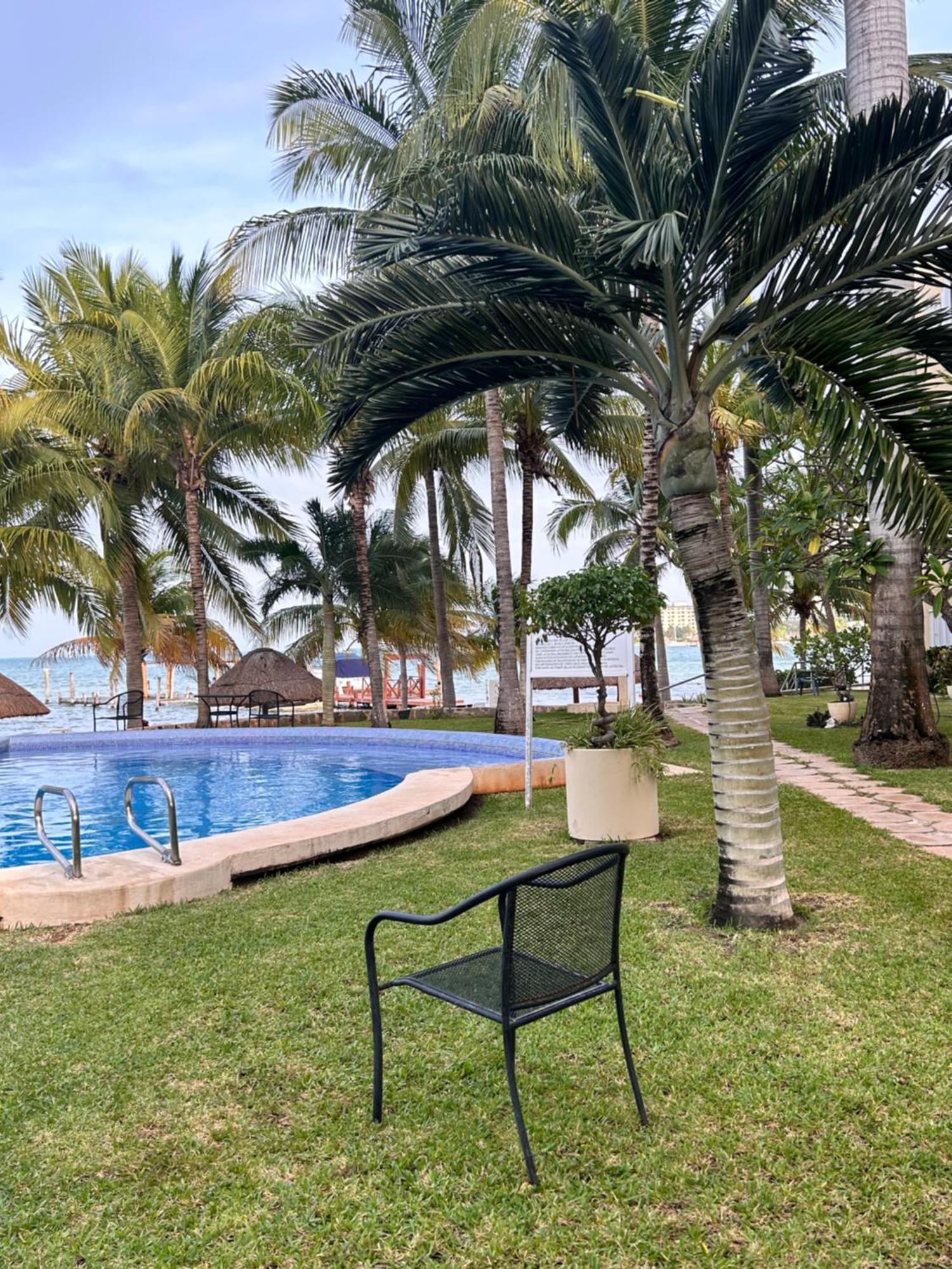 Front Beach Private Room With Shared Bathroom Канкун Екстериор снимка