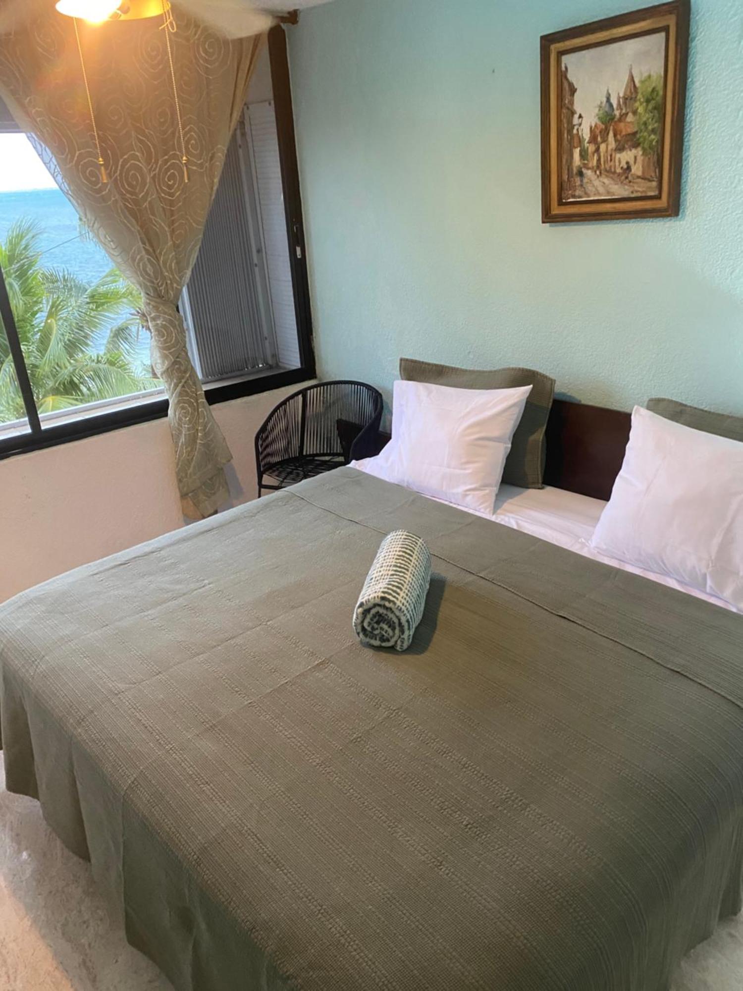 Front Beach Private Room With Shared Bathroom Канкун Екстериор снимка