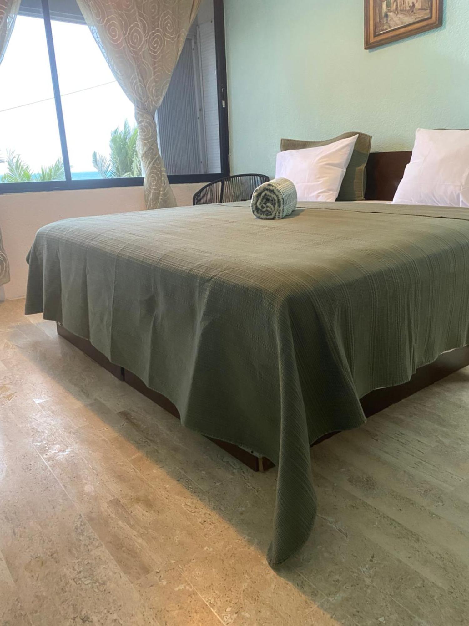 Front Beach Private Room With Shared Bathroom Канкун Екстериор снимка