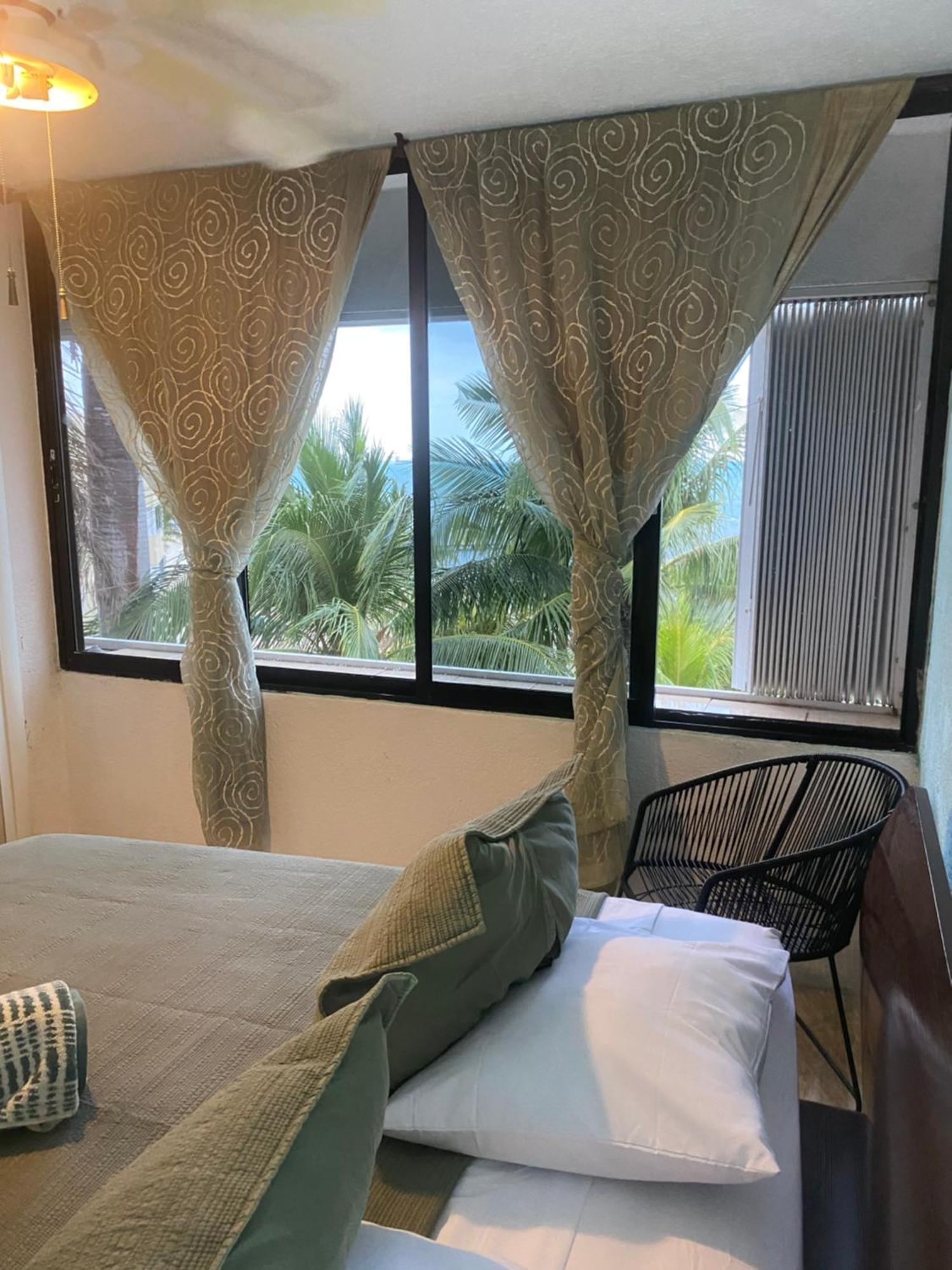 Front Beach Private Room With Shared Bathroom Канкун Екстериор снимка