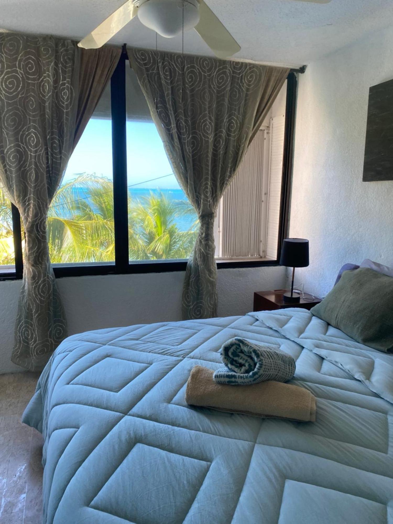 Front Beach Private Room With Shared Bathroom Канкун Екстериор снимка