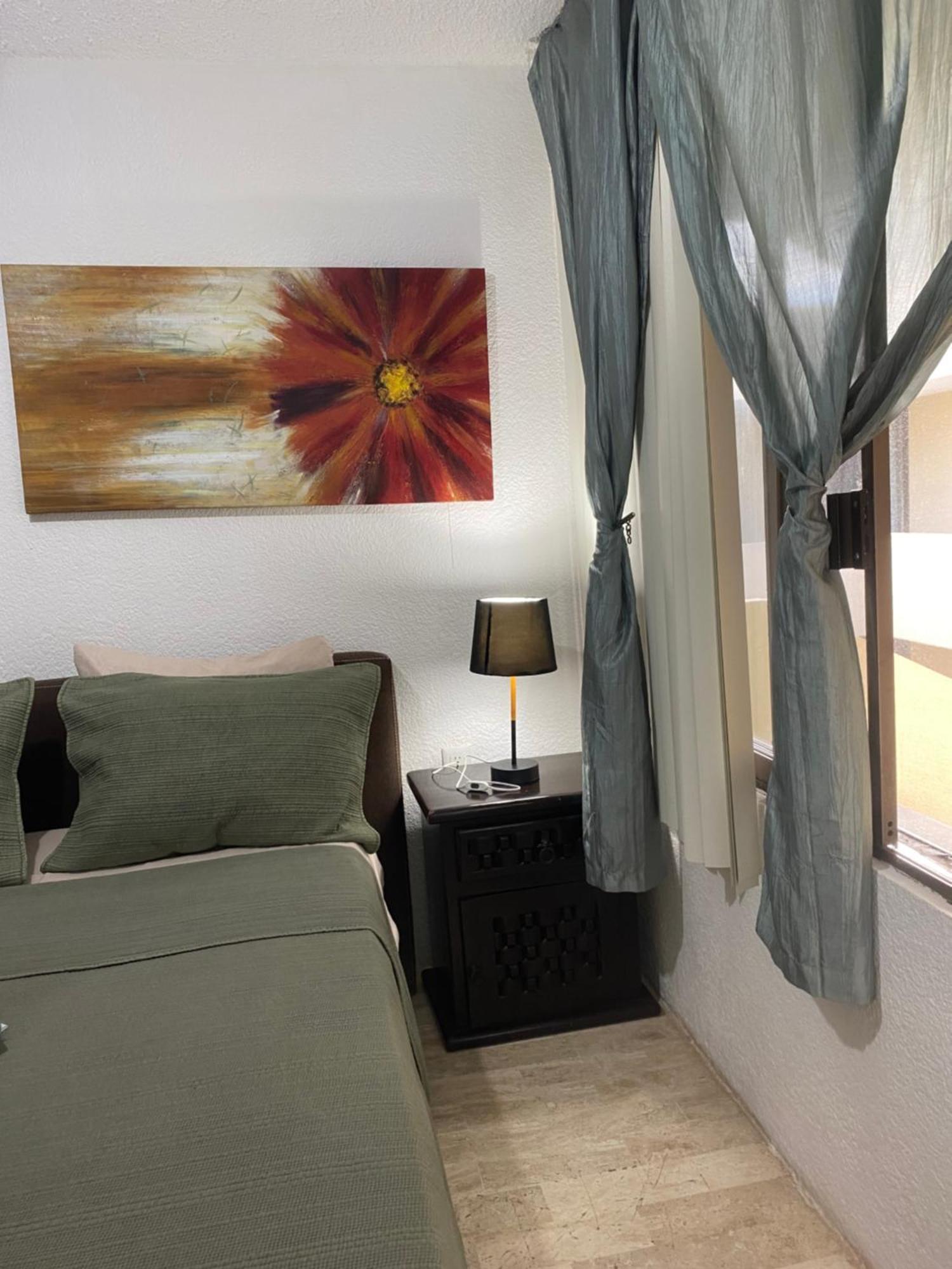 Front Beach Private Room With Shared Bathroom Канкун Екстериор снимка