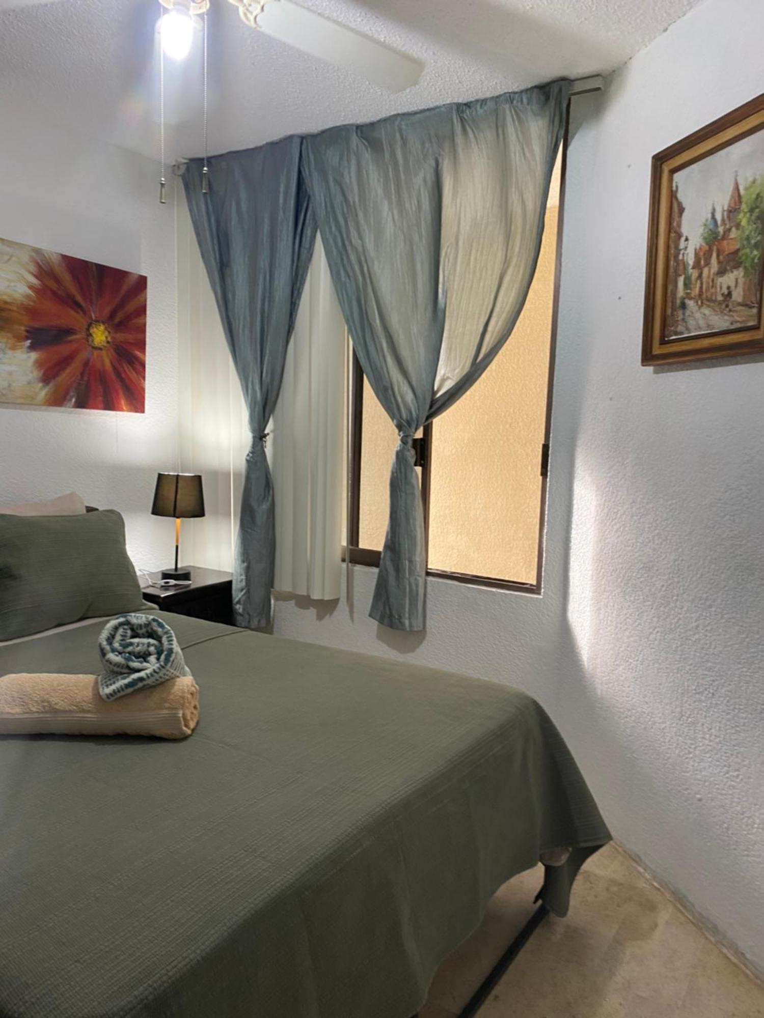 Front Beach Private Room With Shared Bathroom Канкун Екстериор снимка