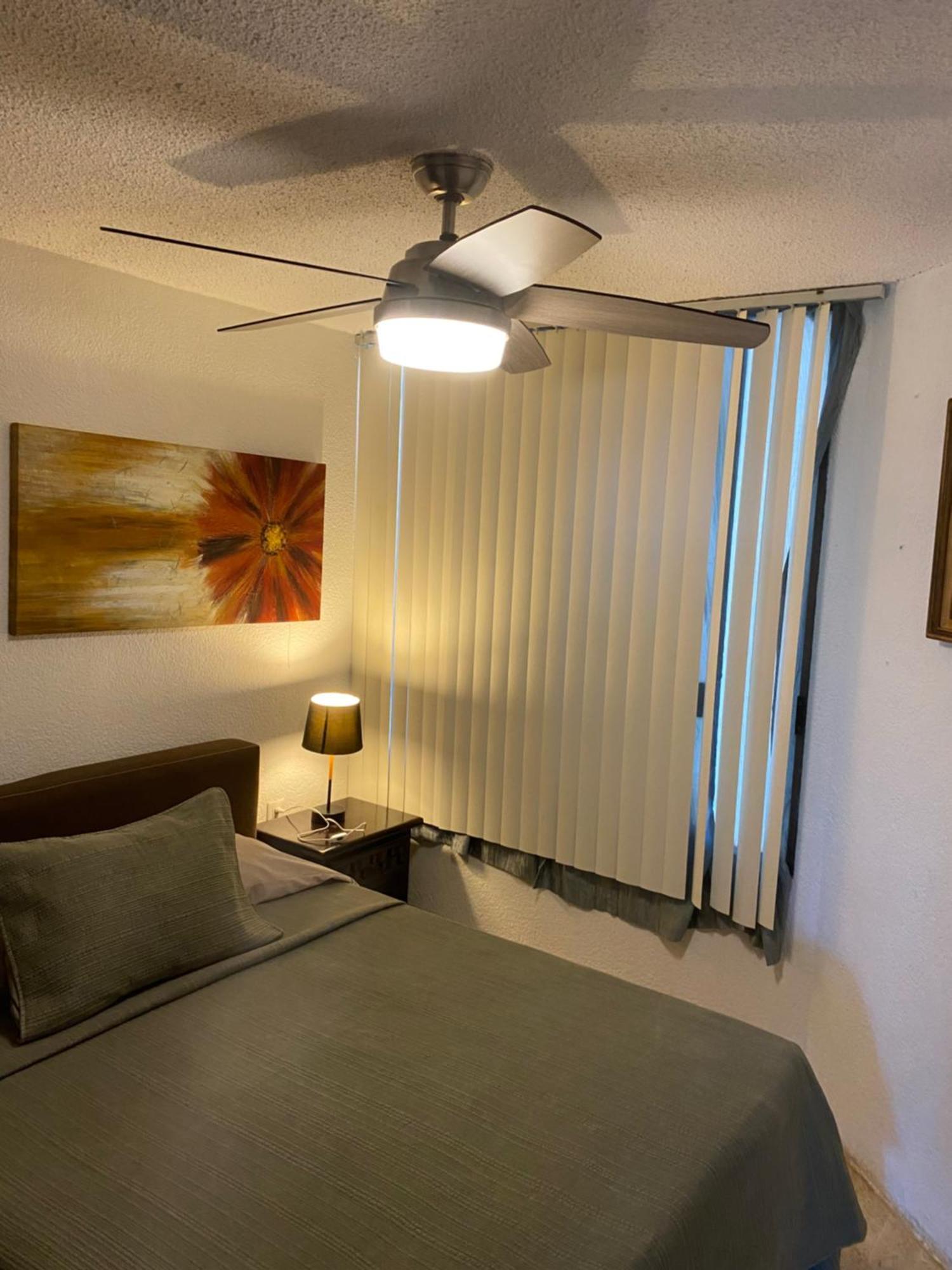 Front Beach Private Room With Shared Bathroom Канкун Екстериор снимка